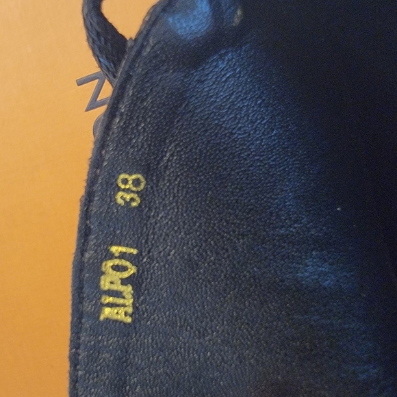 Louis VuittonWomen's Wonderland Flat Ranger Boots Monogram Canvas and Leather - Picture 8 of 13